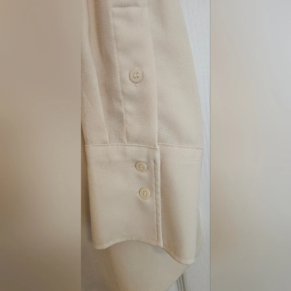 H&M Oversized  Woman's Long Sleeve Top. Size M. Fits Larger. Great Condition. - Picture 4 of 6